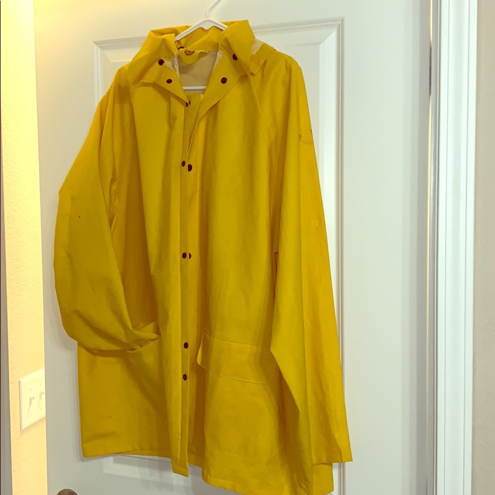 Vintage yellow rain coat (with hood &pockets)